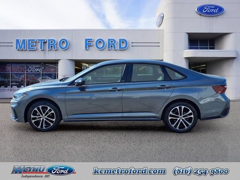 Used 2025 Volkswagen Jetta Sport FWD image 6