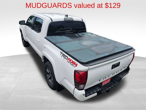 Used 2018 Toyota Tacoma TRD Sport w/ Technology Package AWD/4WD image 9