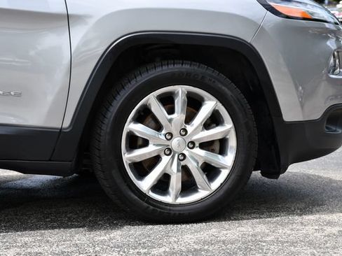 Used 2017 Jeep Cherokee Limited FWD image 9