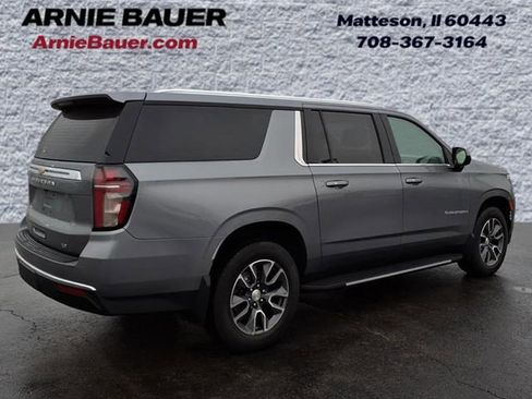 Used 2021 Chevrolet Suburban LT image 6