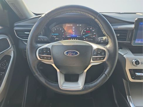 Used 2022 Ford Explorer XLT w/ Equipment Group 202A AWD/4WD image 11