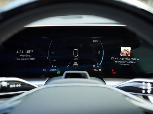 Used 2025 Cadillac Lyriq Luxury image 26