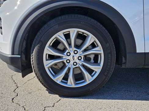 Used 2023 Ford Explorer Limited image 9