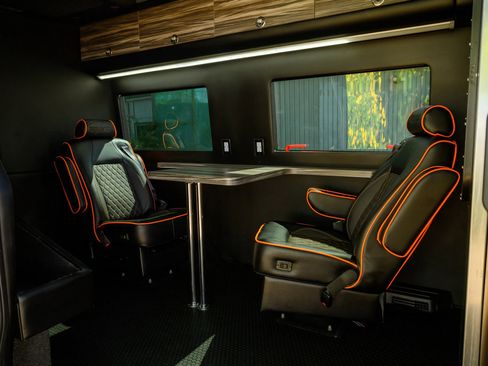 Used 2020 Mercedes-Benz Sprinter 1500 image 32