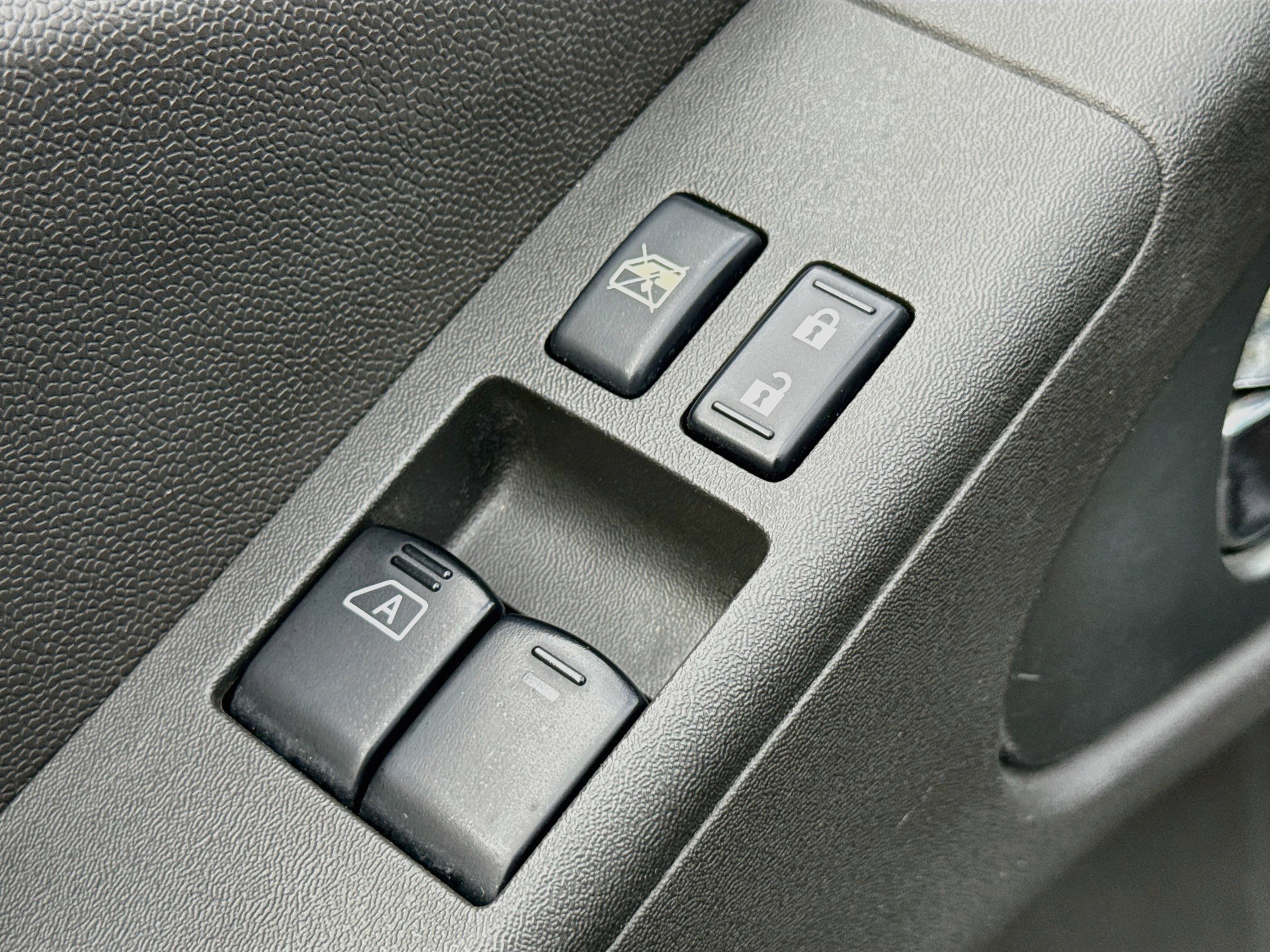 Used 2014 Nissan Frontier SV RWD image 10