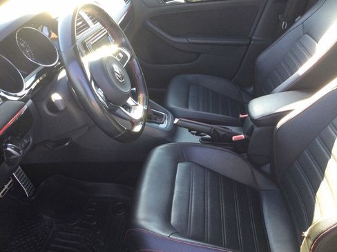 Used 2017 Volkswagen Jetta GLI image 17