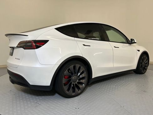 Used 2025 Tesla Model Y Performance image 9