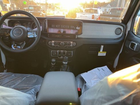 New 2026 Jeep Gladiator Sport image 18