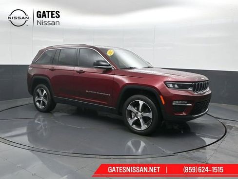 Used 2023 Jeep Grand Cherokee Limited AWD/4WD image 4