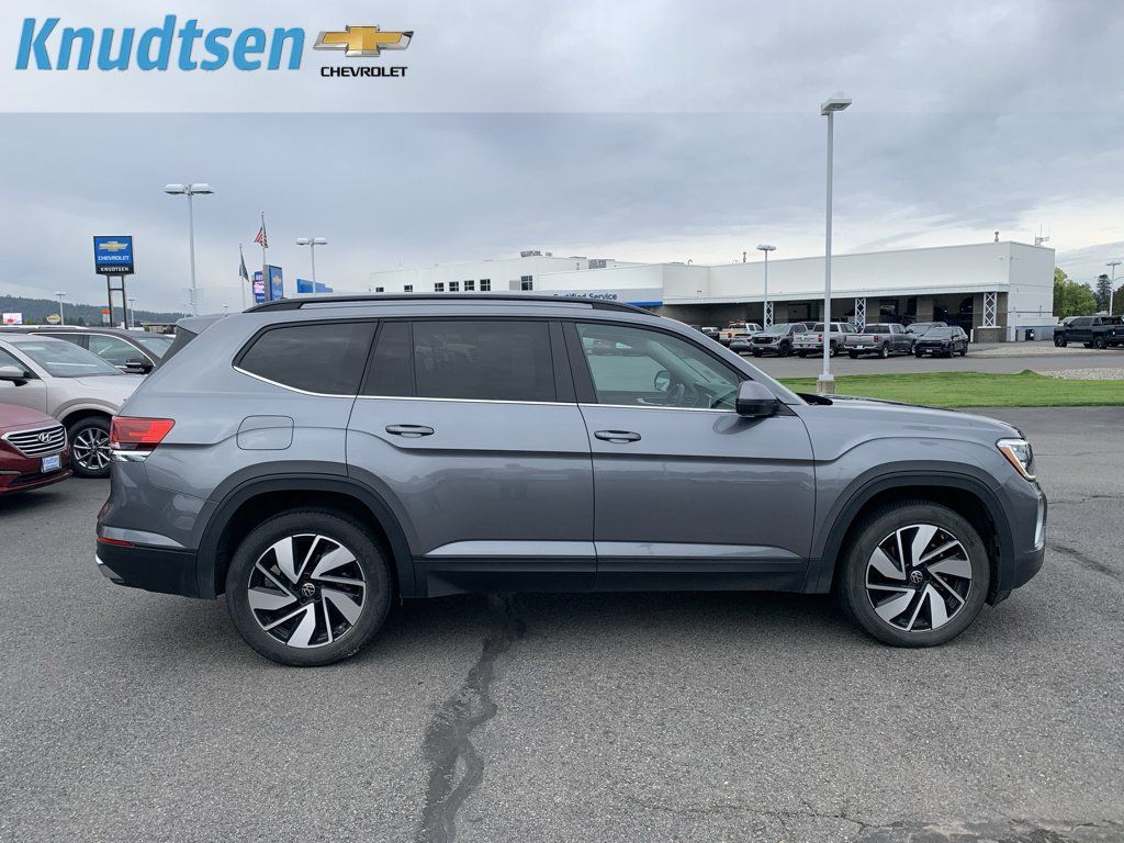 Used 2025 Volkswagen Atlas SE AWD/4WD image 8
