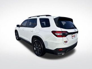 Certified 2025 Honda Pilot Sport video 3