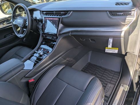 New 2025 Jeep Grand Cherokee L Overland w/ Advanced Protech Group III AWD/4WD image 43