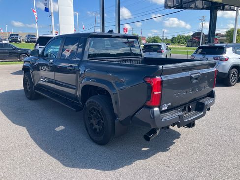 Used 2025 Toyota Tacoma SR5 AWD/4WD image 5