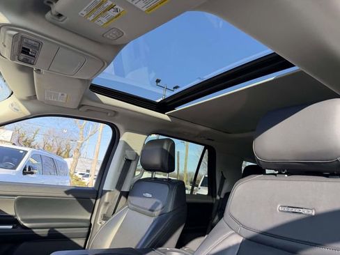 Used 2025 Ford Expedition Platinum image 13