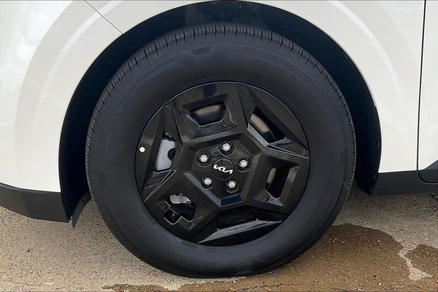 Certified 2026 Kia Carnival FWD image 7