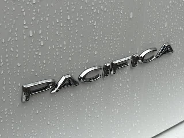 Used 2026 Chrysler Pacifica Select FWD image 12