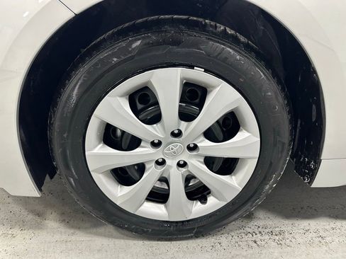 Used 2025 Toyota Corolla LE image 60