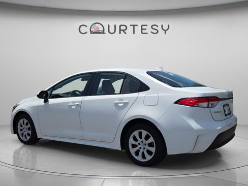 Certified 2024 Toyota Corolla LE FWD image 3