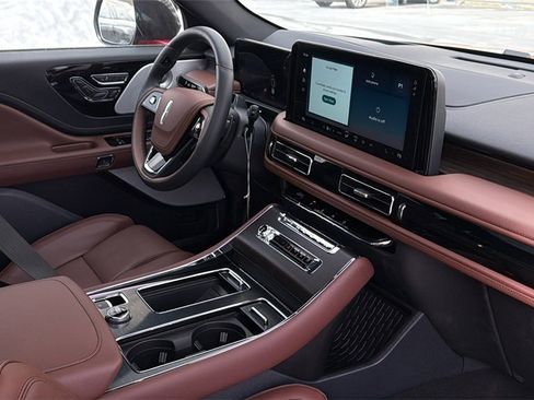 New 2026 Lincoln Aviator Reserve image 8