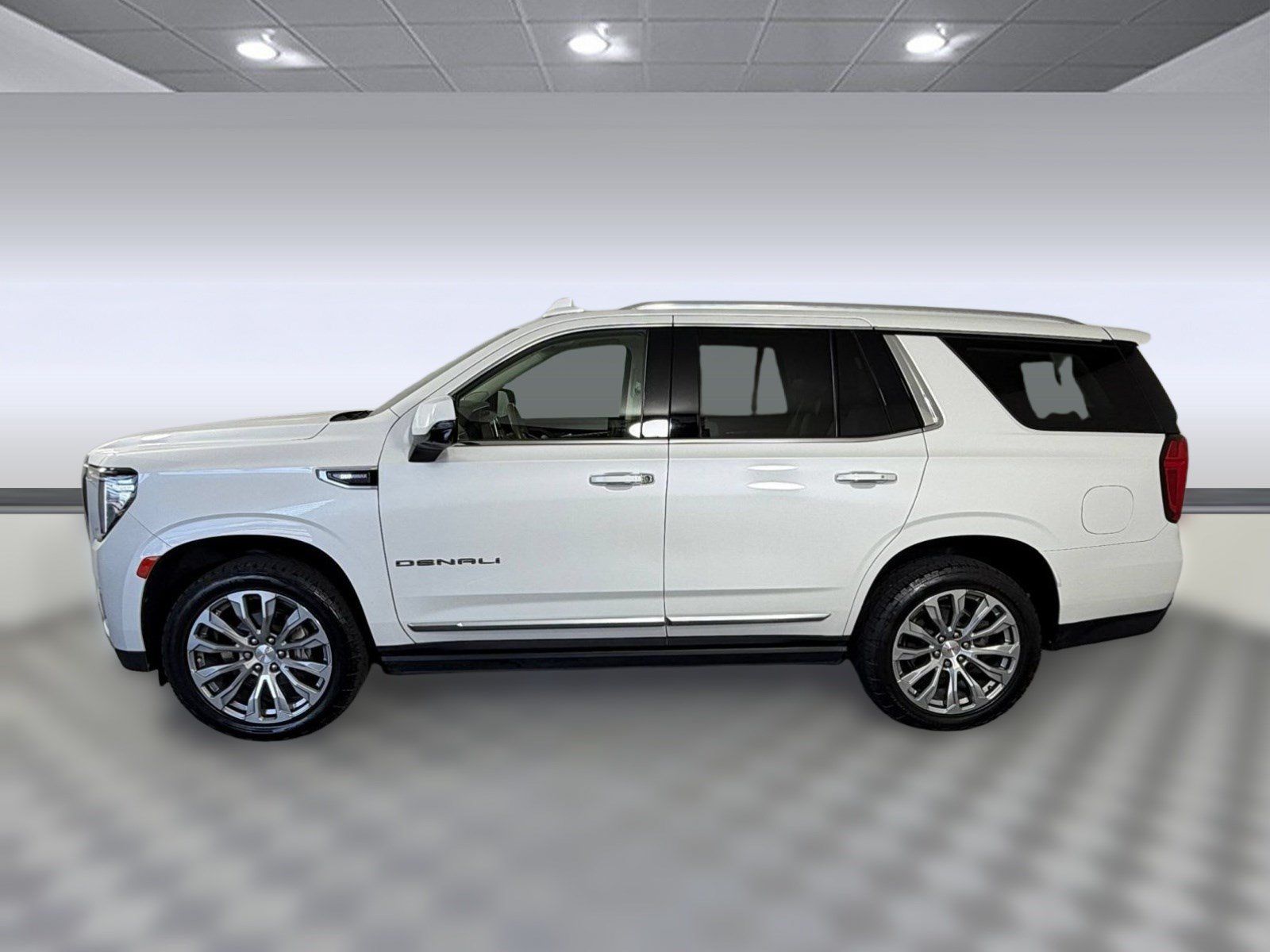 Used 2021 GMC Yukon Denali w/ Denali Premium Package RWD image 2