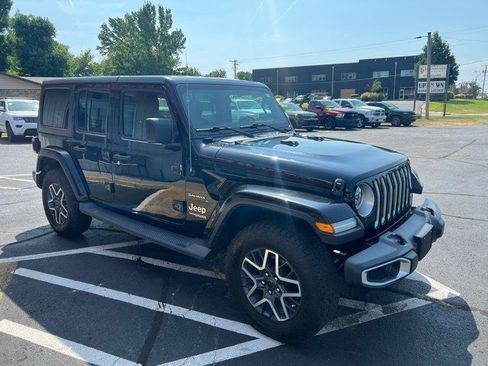 Used 2019 Jeep Wrangler Unlimited Sahara w/ Safety Group AWD/4WD image 5