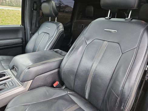 Used 2017 Ford F150 Platinum w/ Equipment Group 701A Luxury image 12