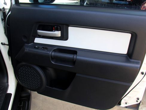 Used 2010 Toyota FJ Cruiser 4WD image 21