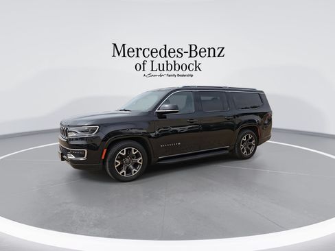 Used 2024 Jeep Wagoneer L Series III w/ Flexible Seating Group AWD/4WD image 5