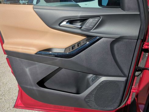 Used 2025 Chevrolet Equinox ACTIV w/ Safety and Technology Package image 16