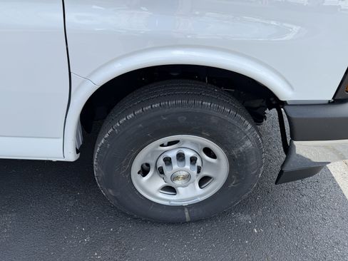 New 2026 Chevrolet Express 3500 Extended RWD image 8