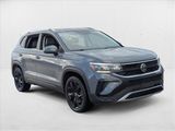 Used 2022 Volkswagen Taos SE w/ Panoramic Sunroof Package image 3