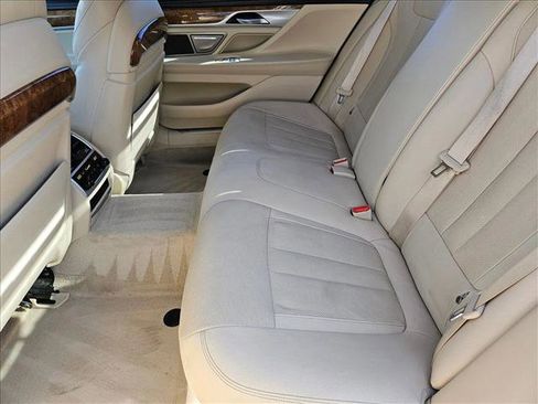 Used 2017 BMW 740i xDrive image 17