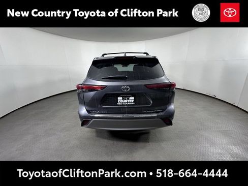 Used 2023 Toyota Highlander Platinum image 4