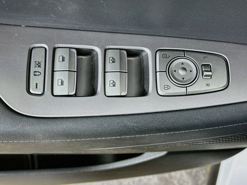 Used 2025 Hyundai Palisade SEL FWD image 15