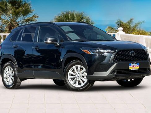 Used 2022 Toyota Corolla Cross LE image 2