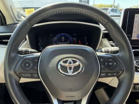 Used 2023 Toyota Corolla Cross XLE w/ Convenience Package AWD/4WD image 31