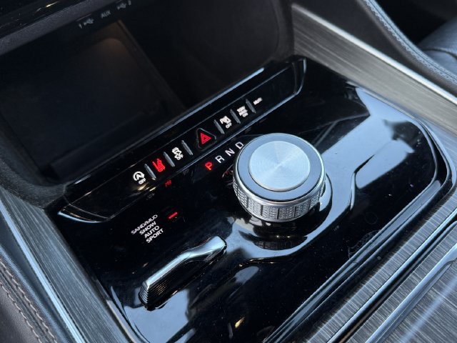 Used 2023 Jeep Wagoneer L Series II AWD/4WD image 19