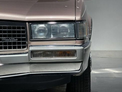 Used 1989 Cadillac De Ville Sedan FWD image 4