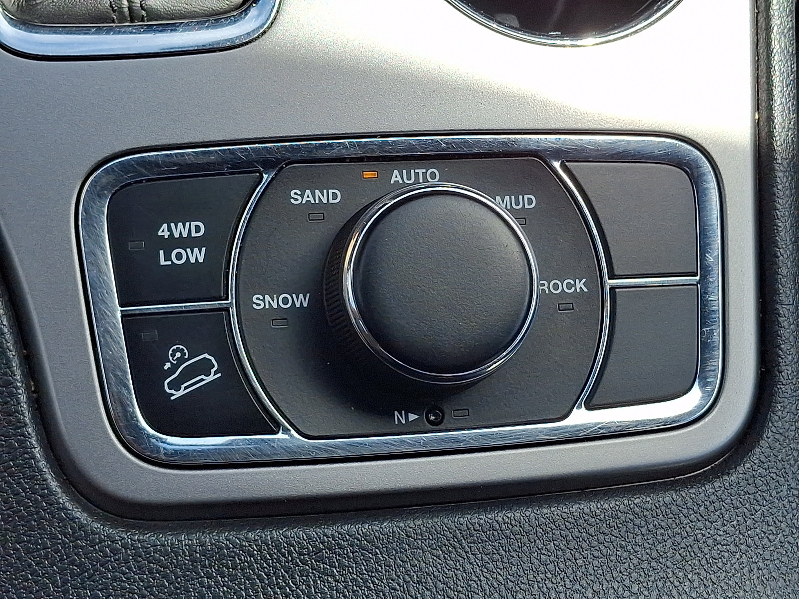 Used 2020 Jeep Grand Cherokee Limited AWD/4WD image 24
