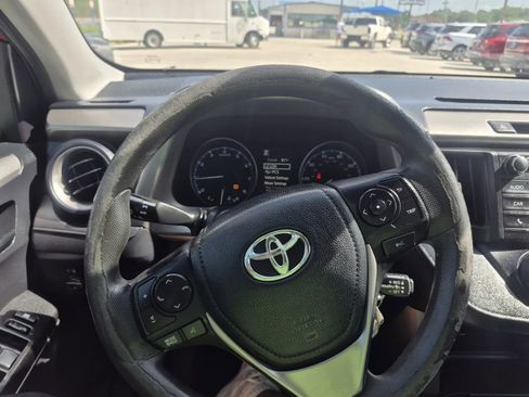 Used 2017 Toyota RAV4 LE FWD image 27