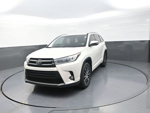 Used 2018 Toyota Highlander SE AWD/4WD image 32