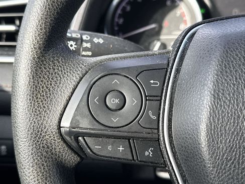 Used 2018 Toyota Camry LE image 14