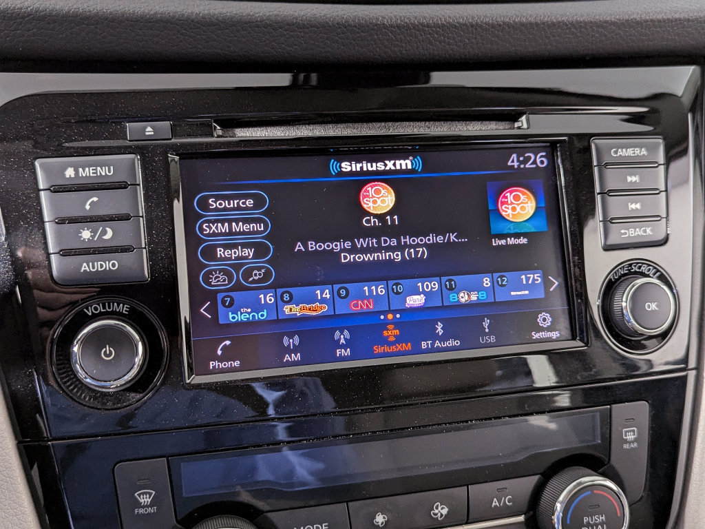 Used 2022 Nissan Rogue Sport SV w/ Technology Package FWD image 32