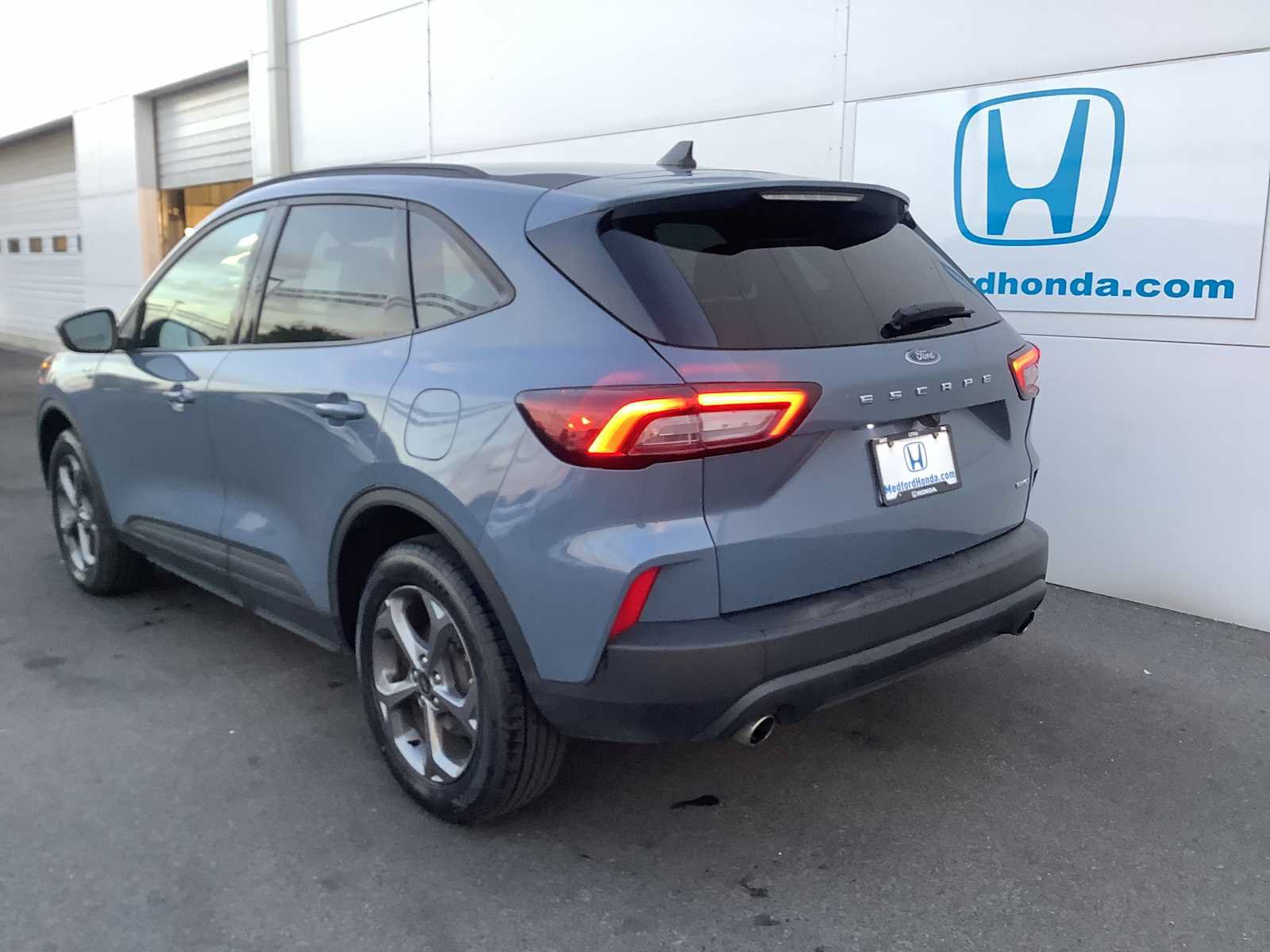 Used 2025 Ford Escape ST-Line Select AWD/4WD image 4