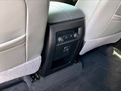 Used 2020 Chevrolet Traverse LT image 34