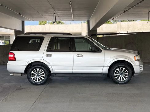 Used 2017 Ford Expedition XLT AWD/4WD image 4