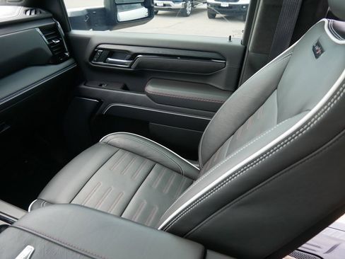 Used 2025 GMC Sierra 2500 AT4X AWD/4WD image 17