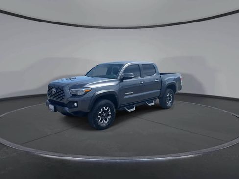 Certified 2020 Toyota Tacoma TRD Off-Road w/ TRD Premium Off Road Package AWD/4WD image 4