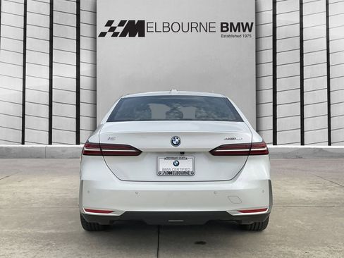 Certified 2025 BMW i5 eDrive40i w/ Premium Package RWD image 5