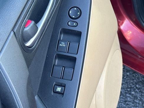 Used 2010 MAZDA MAZDA3 i Touring image 23